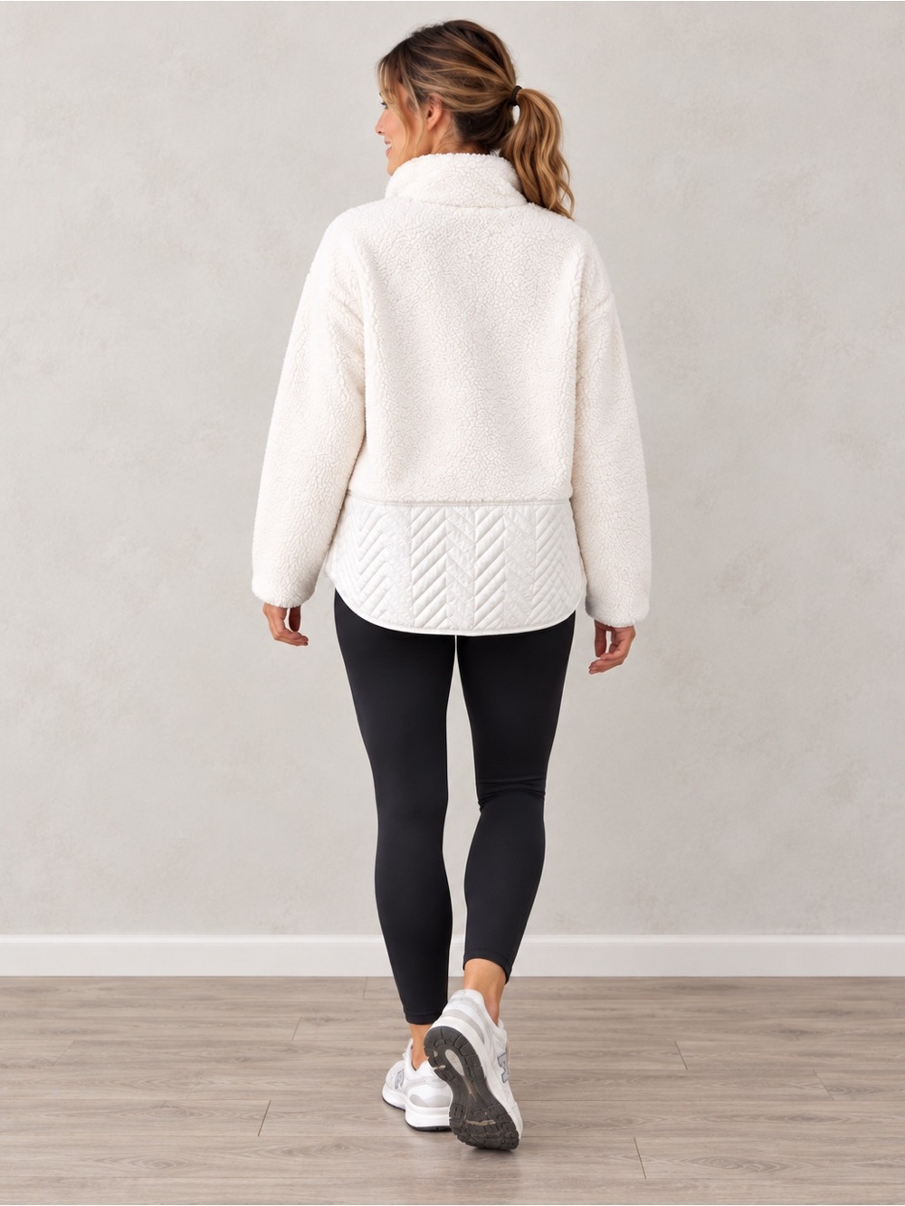 Athleta Cream Sherpa Fleece Pullover M Quilted Chevron Back Snap Collar